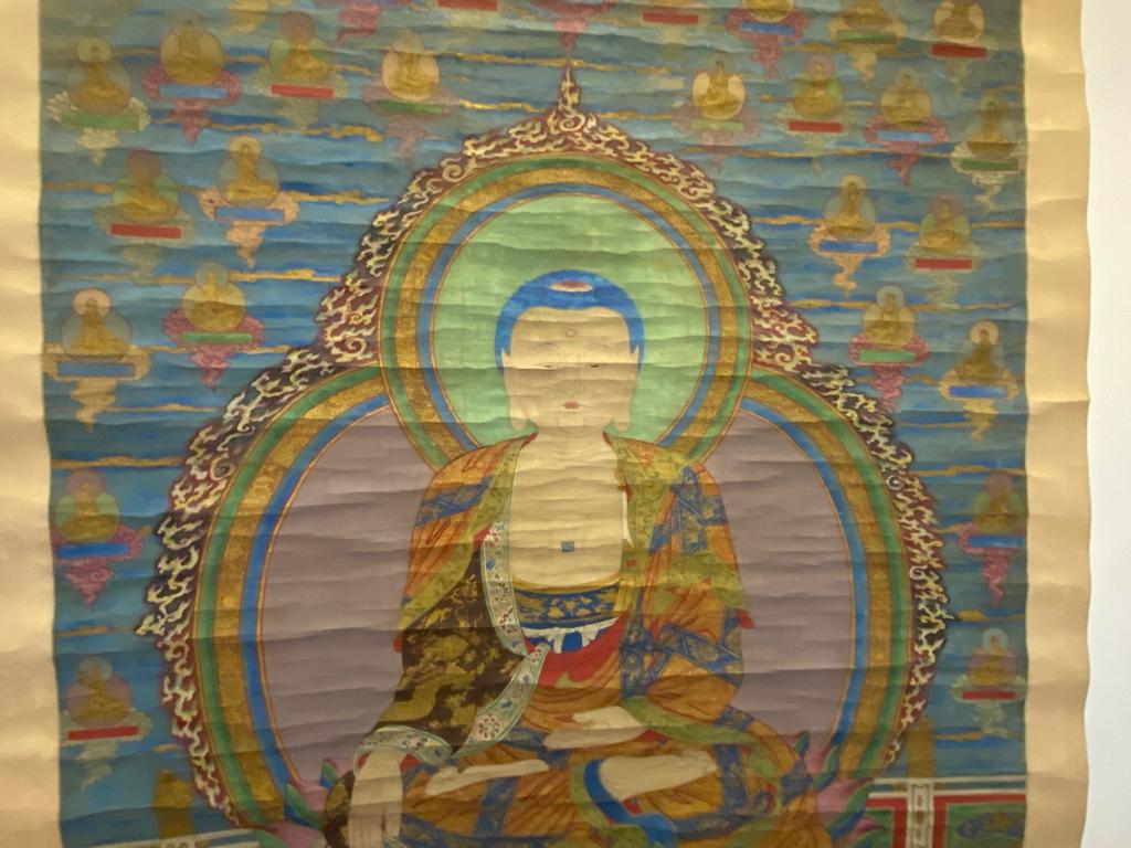 A LARGE TIBETAN THANGKA OF BUDDHA - Image 6 of 16