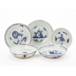 A GROUP OF FIVE BLUE AND WHITE PORCELAIN DISHES