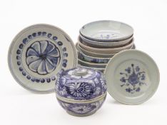 A GROUP OF BLUE AND WHITE BOWLS DISHES AND A BOX AND COVER