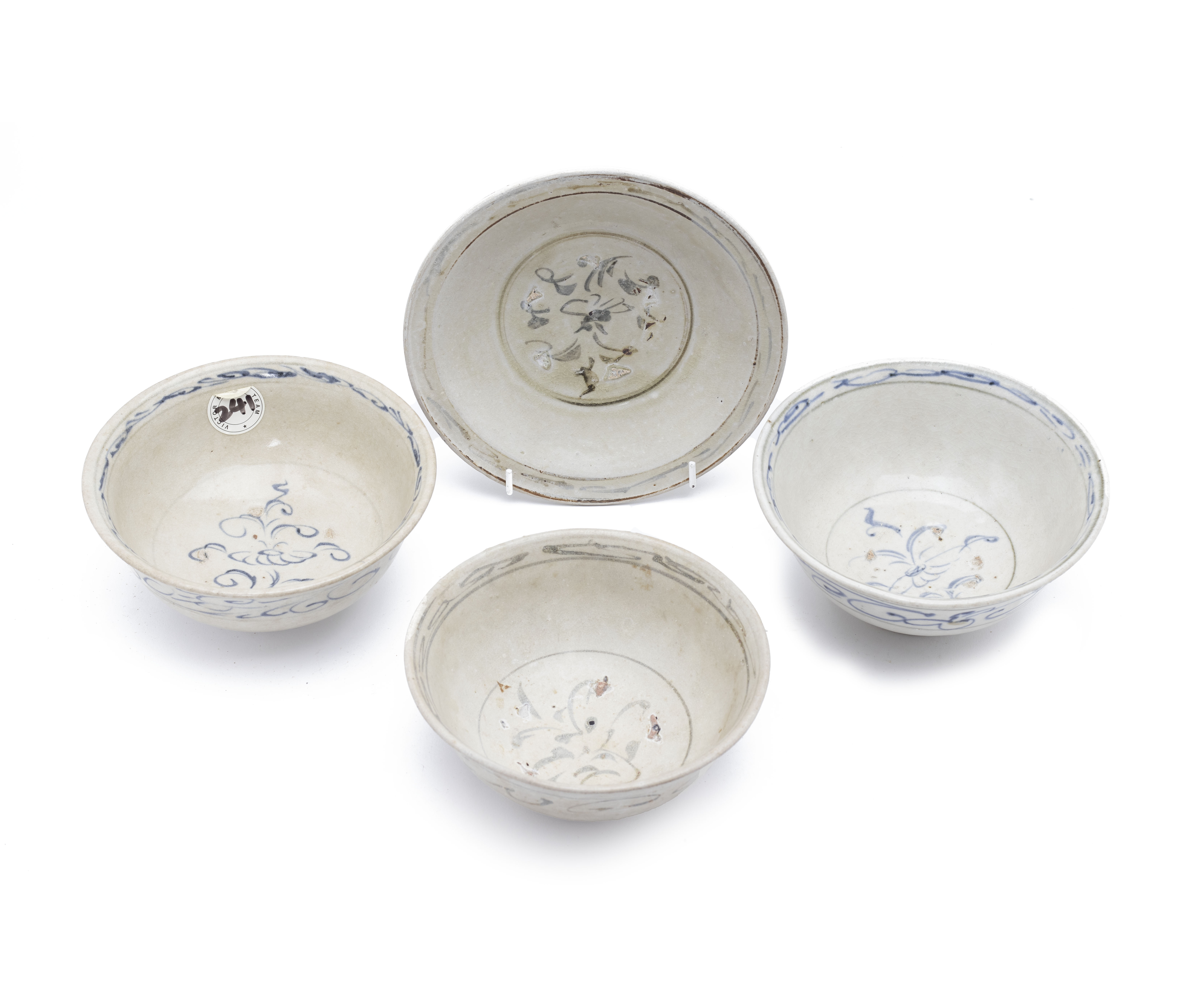 FOUR VIETNAMESE BLUE AND WHITE BOWLS - Image 2 of 3