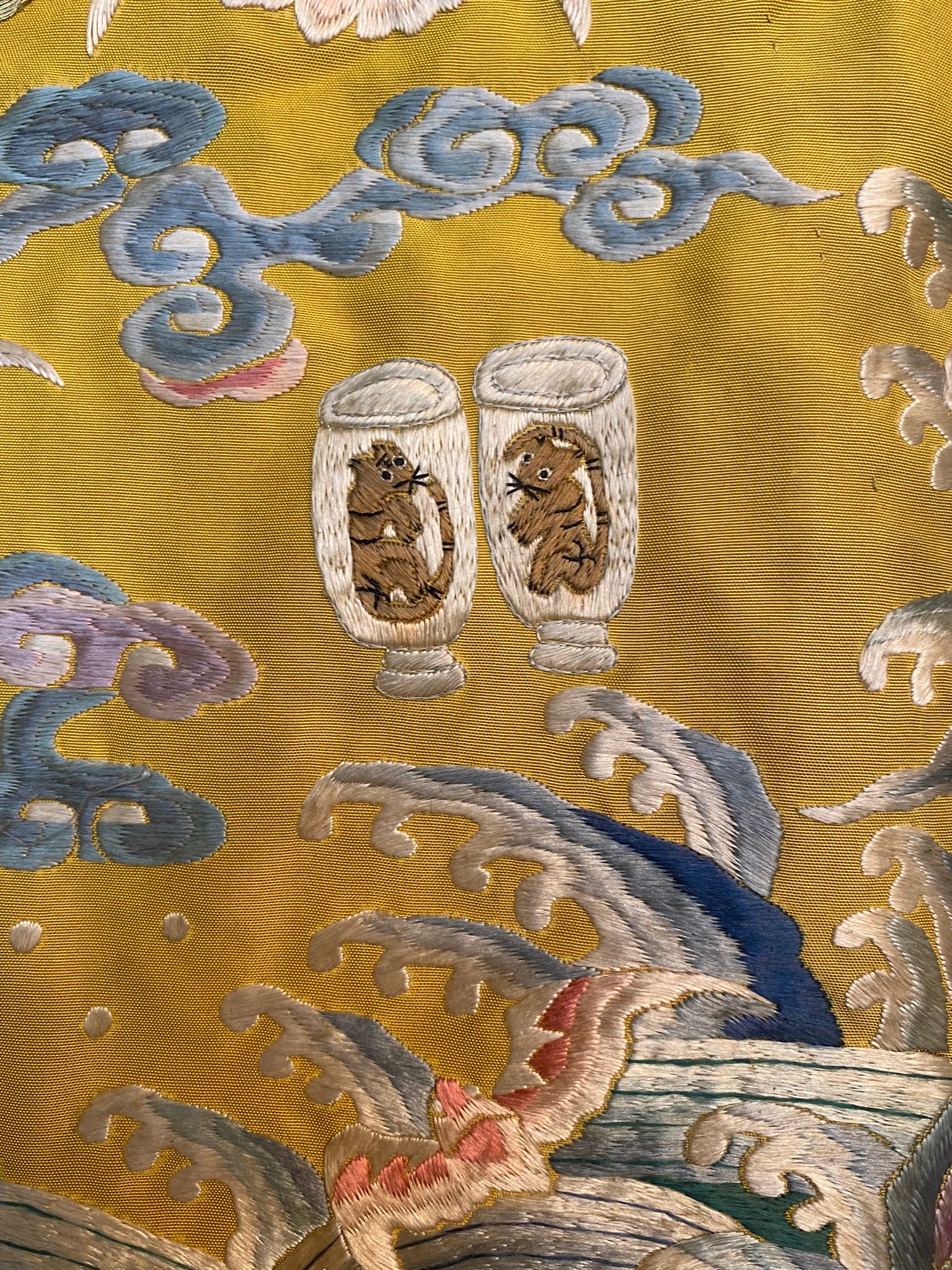 A CHINESE YELLOW EMBROIDERED SILK 'DRAGON' ROBE - Image 11 of 19