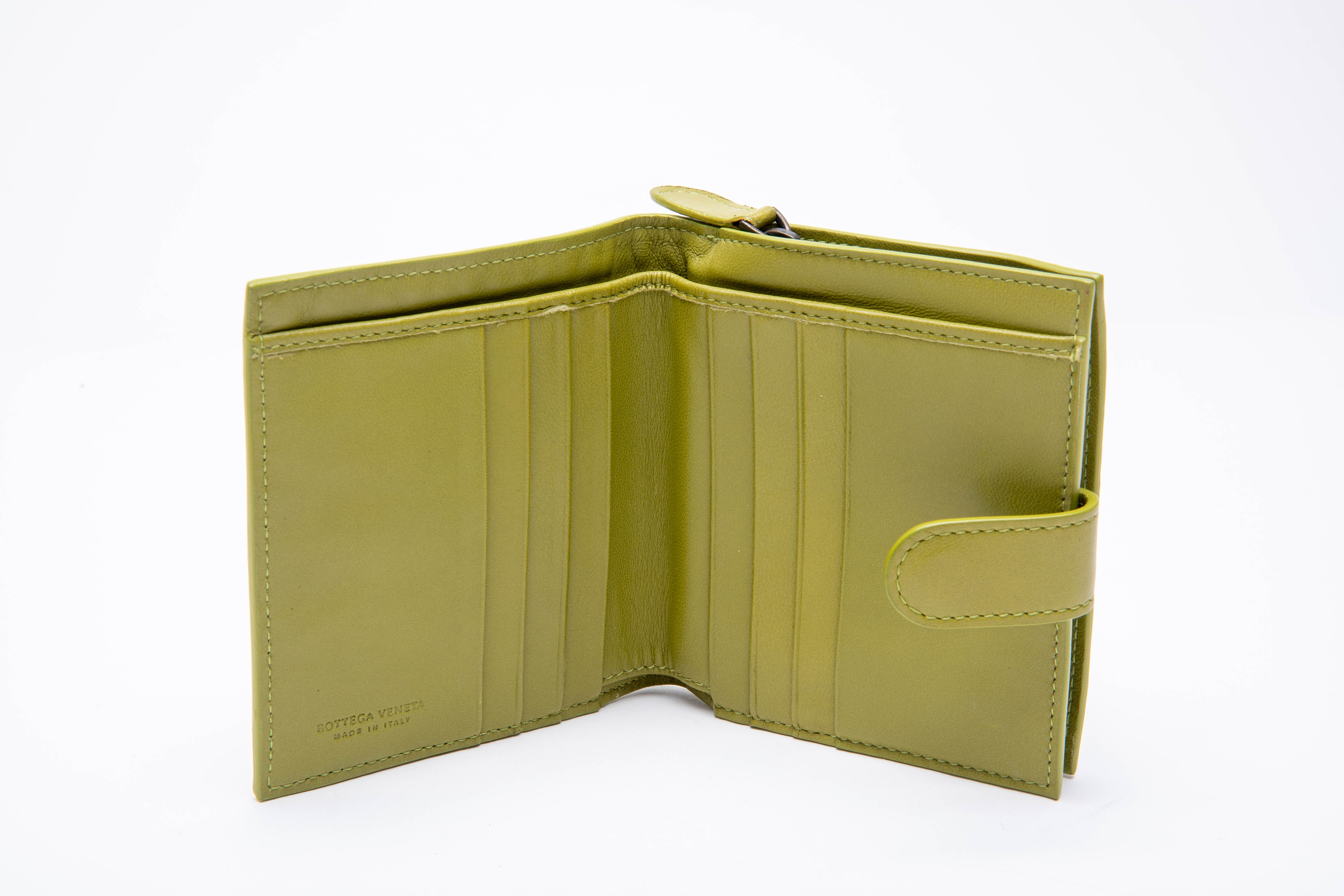 A BOTTEGA VENETA GREEN LEATHER WALLET - Image 3 of 3