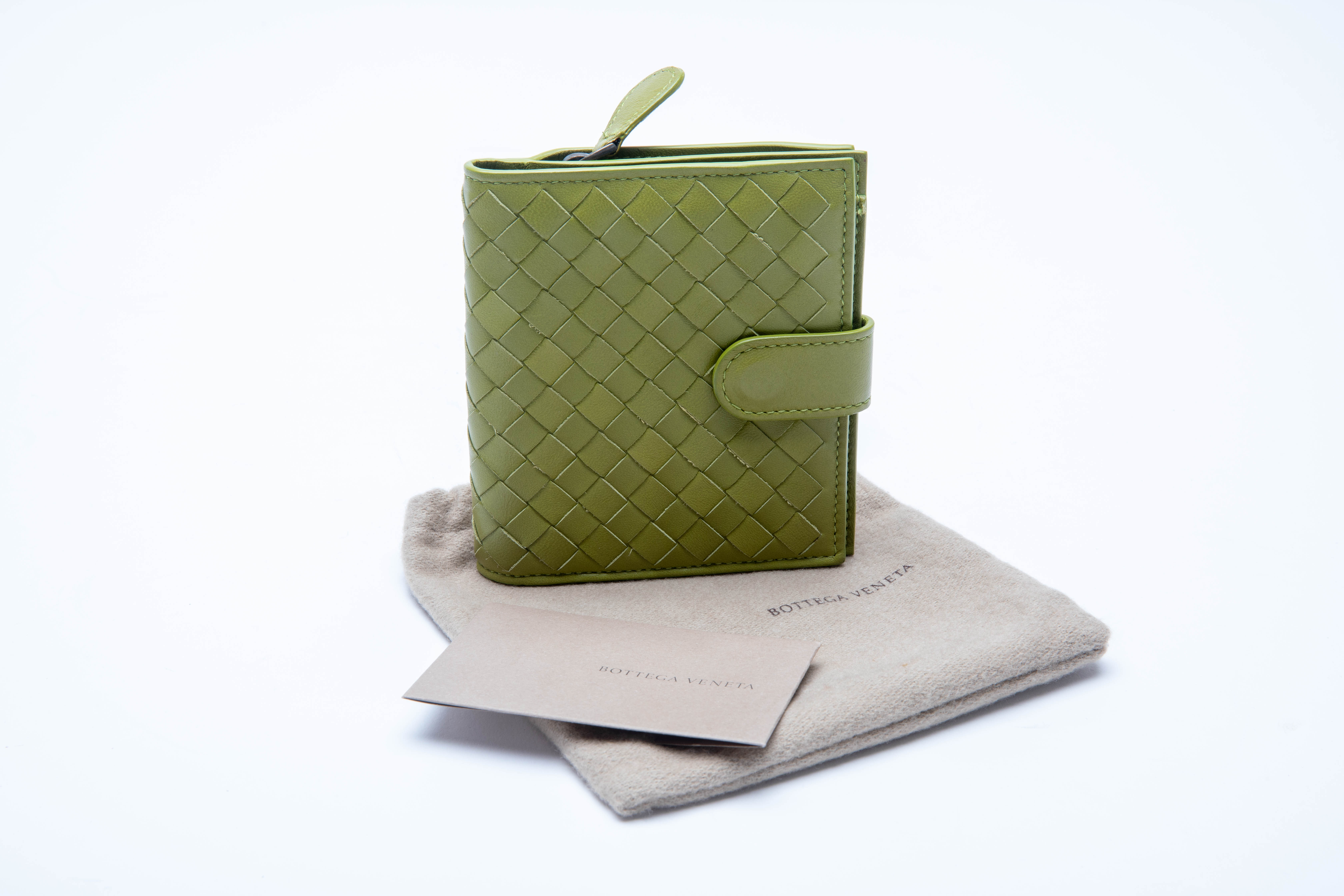 A BOTTEGA VENETA GREEN LEATHER WALLET