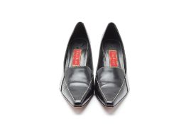 A PAIR OF COLE HAAN HEELED LOAFERS EU 40.5