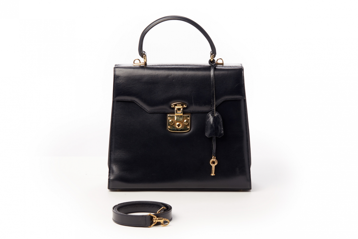 A GUCCI NAVY BLACK LEATHER HANDBAG WITH RED LEATHER LINING - Image 2 of 2