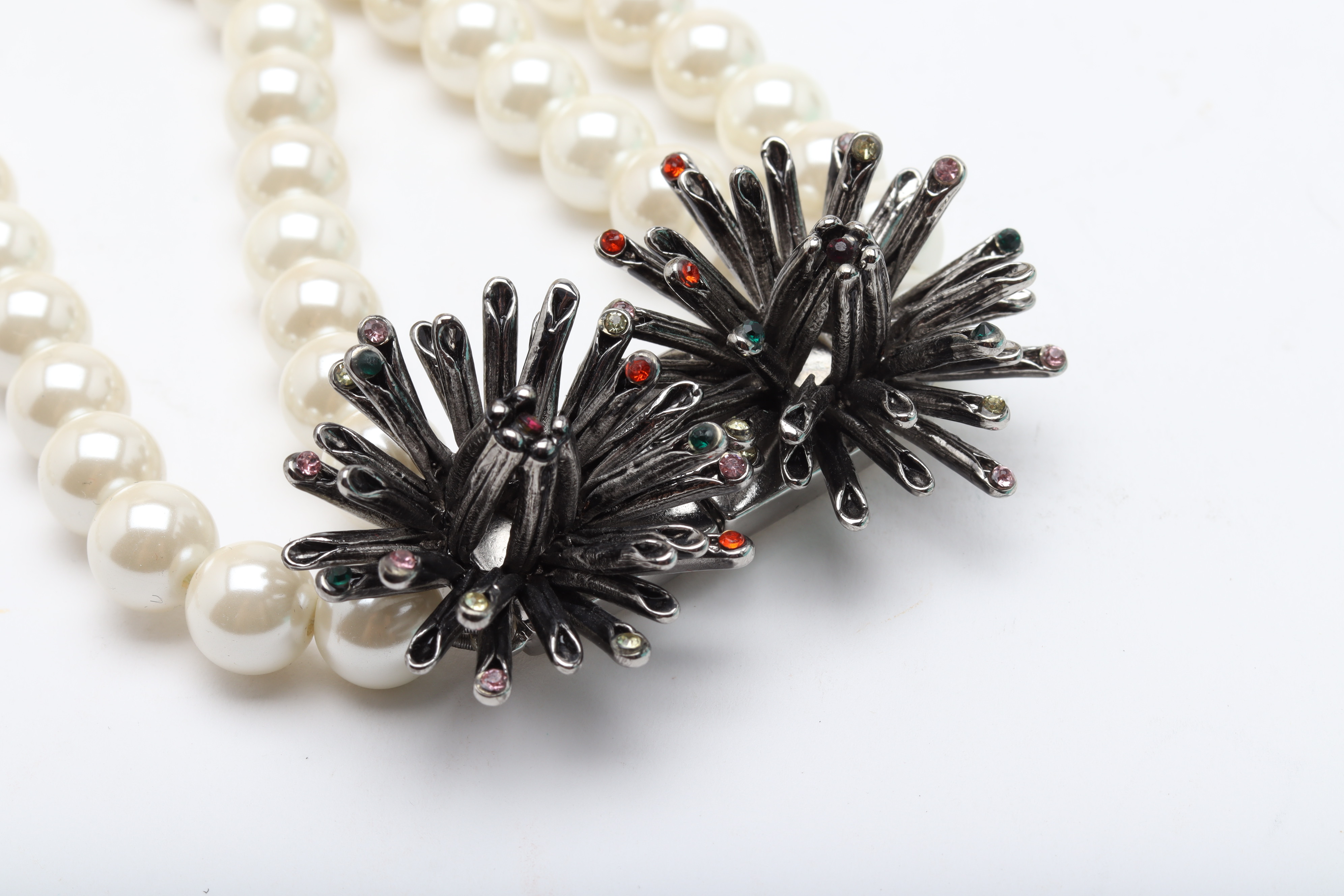 A BIMBA Y LOLA FAUX PEARL NECKLACE - Image 3 of 3