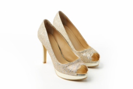 A PAIR OF ANDRE VALENTINO SPARKLY GOLD PEEP TOE HEELS EU 39