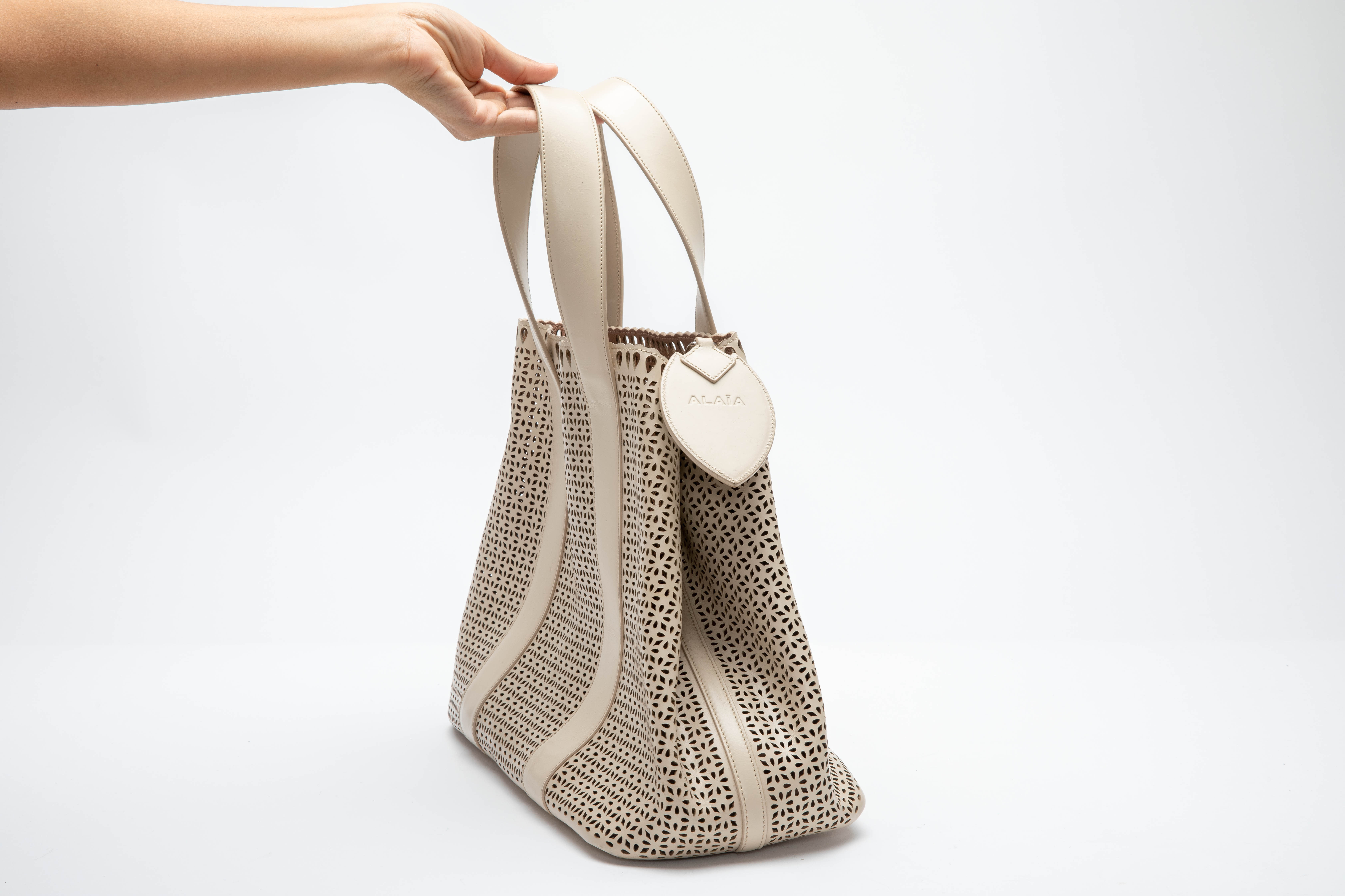 AN ALAÏA LASER CUT LEATHER EYELET TOTE BAG - Image 2 of 3