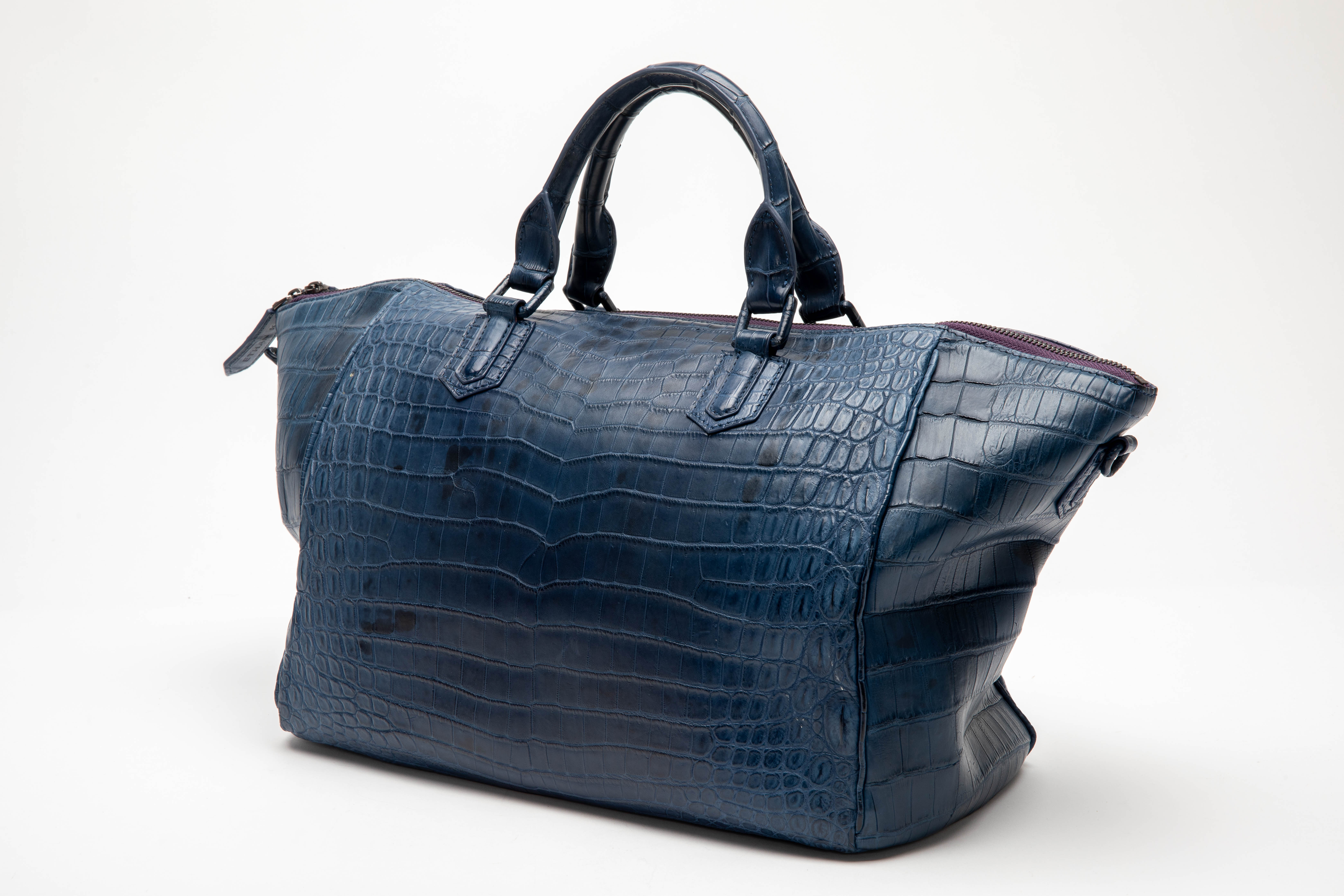 AN ETHAN K NAVY CROCODILE HANDBAG - Image 2 of 3