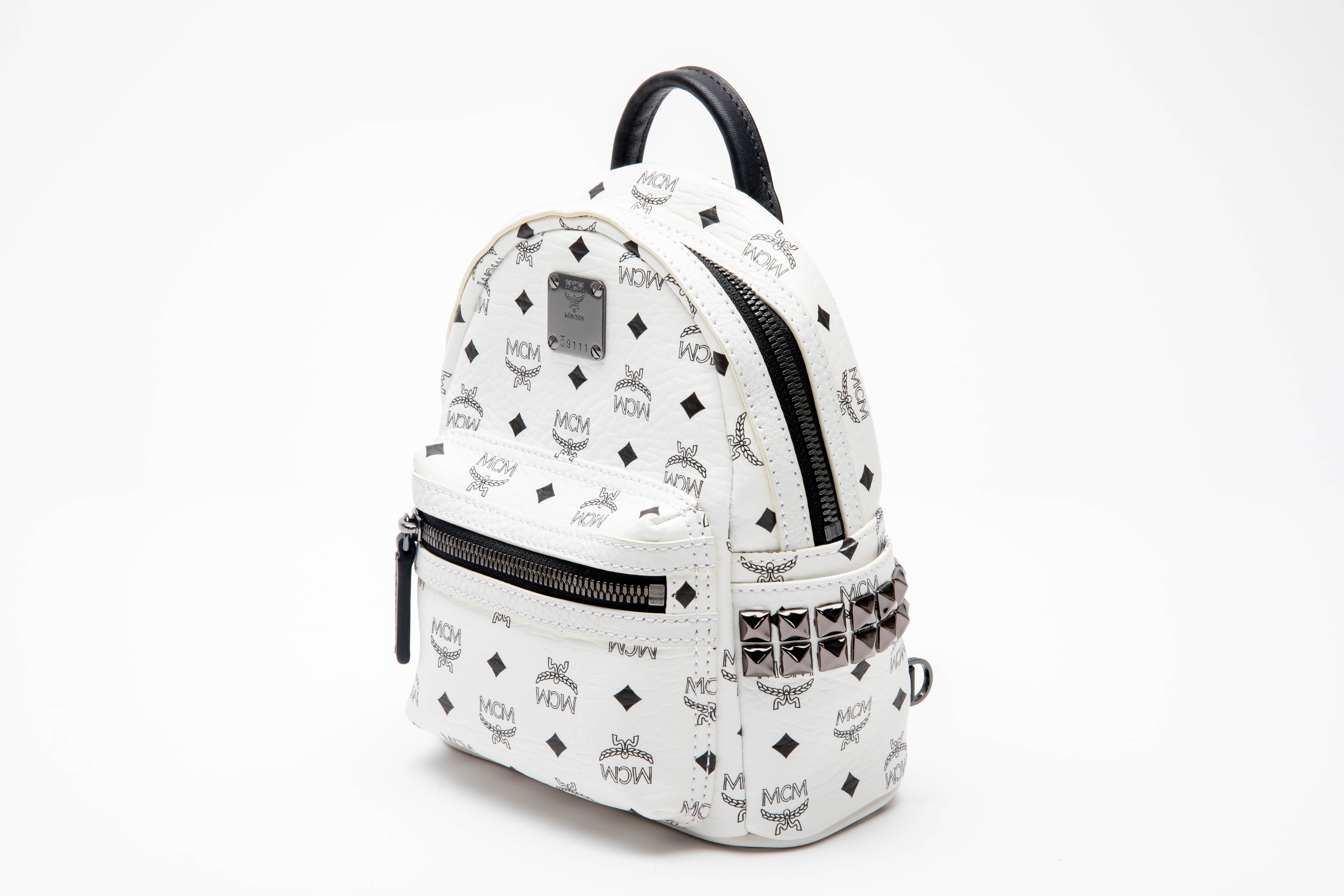 AN MCM WHITE LEATHER MINI BACKPACK - Image 2 of 3