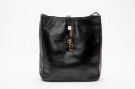 A SALVATOR FERRAGAMO BLACK LEATHER SHOULDER BAG