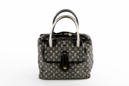 A LOUIS VUITTON MONOGRAM MINI LIN MARY KATE HANDBAG