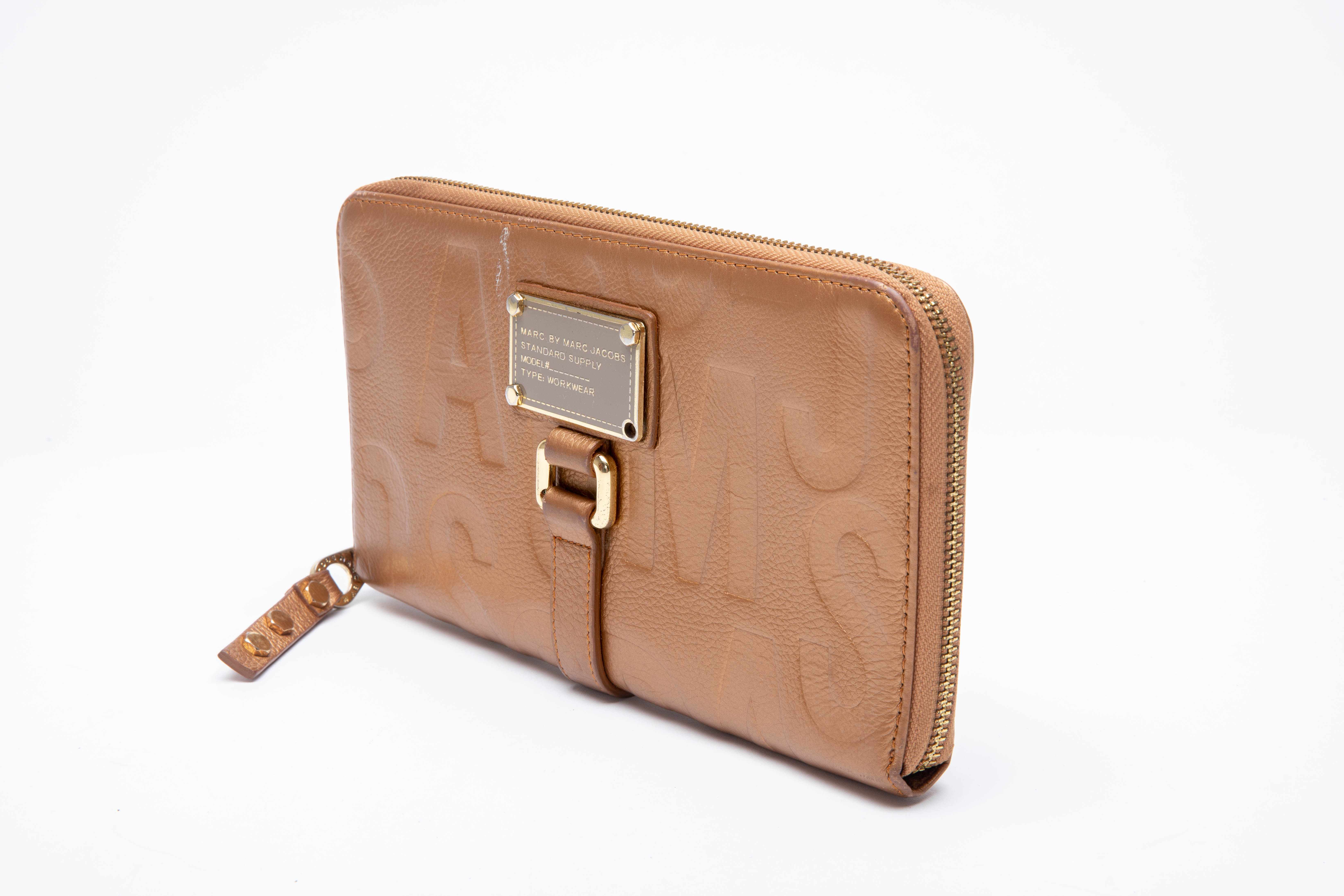 A MARC JACOBS SMALL CLUTCH BAG - Image 2 of 4