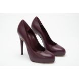 A PAIR OF GIANVITO ROSSI BURGUNDY LEATHER HEELS EU36