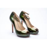 A PAIR OF ALEXANDER MCQUEEN GREEN OPEN TOE HEELS EU36