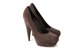 A PAIR OF YVES SAINT LAURENT 'ALIAMA' GREY SUEDE PUMPS EU40