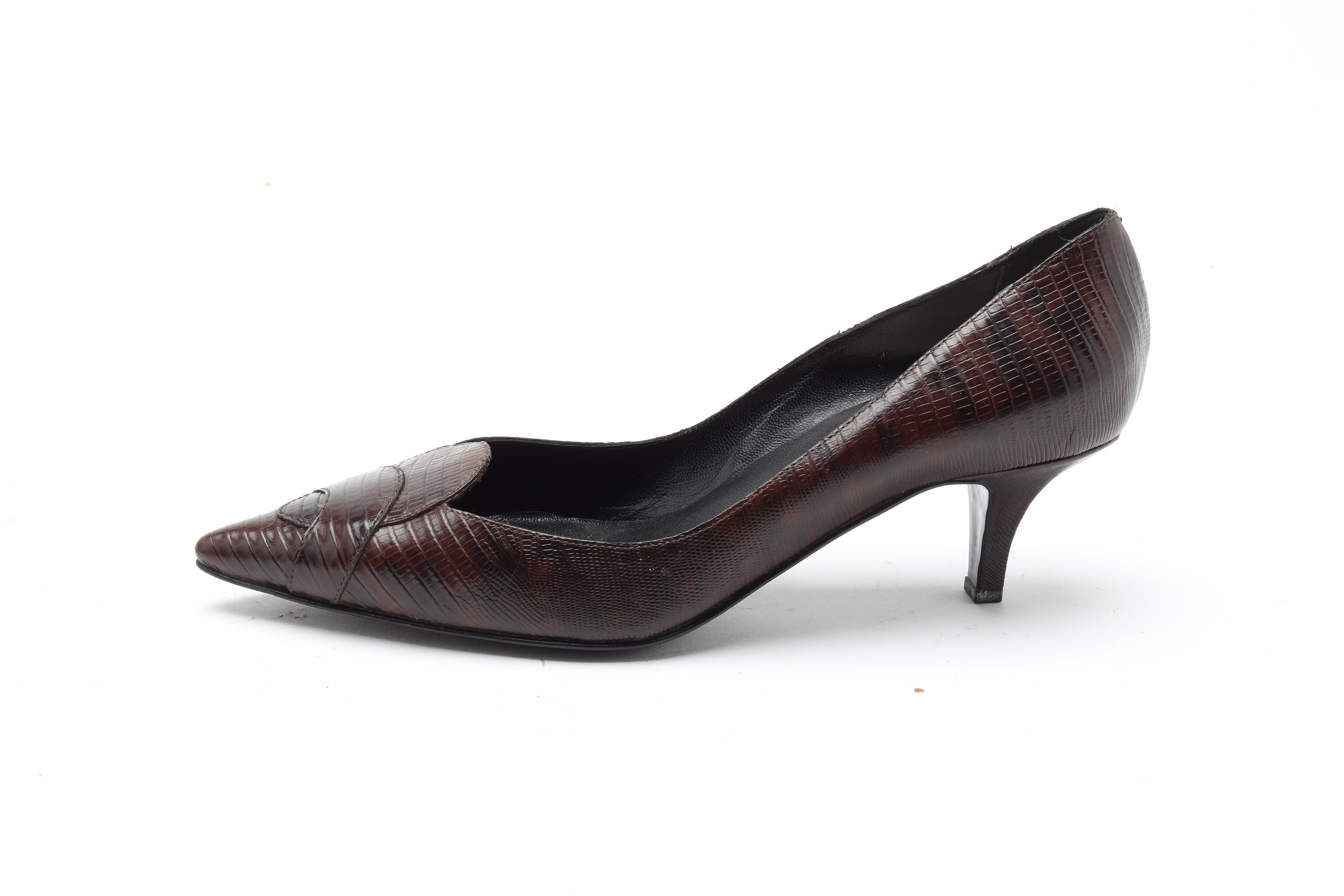 A PAIR OF EMPORIO ARMANI BURGUNDY PUMPS EU 36.5 - Image 2 of 3