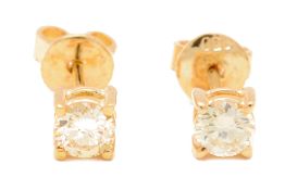 A PAIR OF DIAMOND STUD EARRINGS