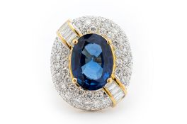 AN UNHEATED SAPPHIRE AND DIAMOND CLUSTER RING