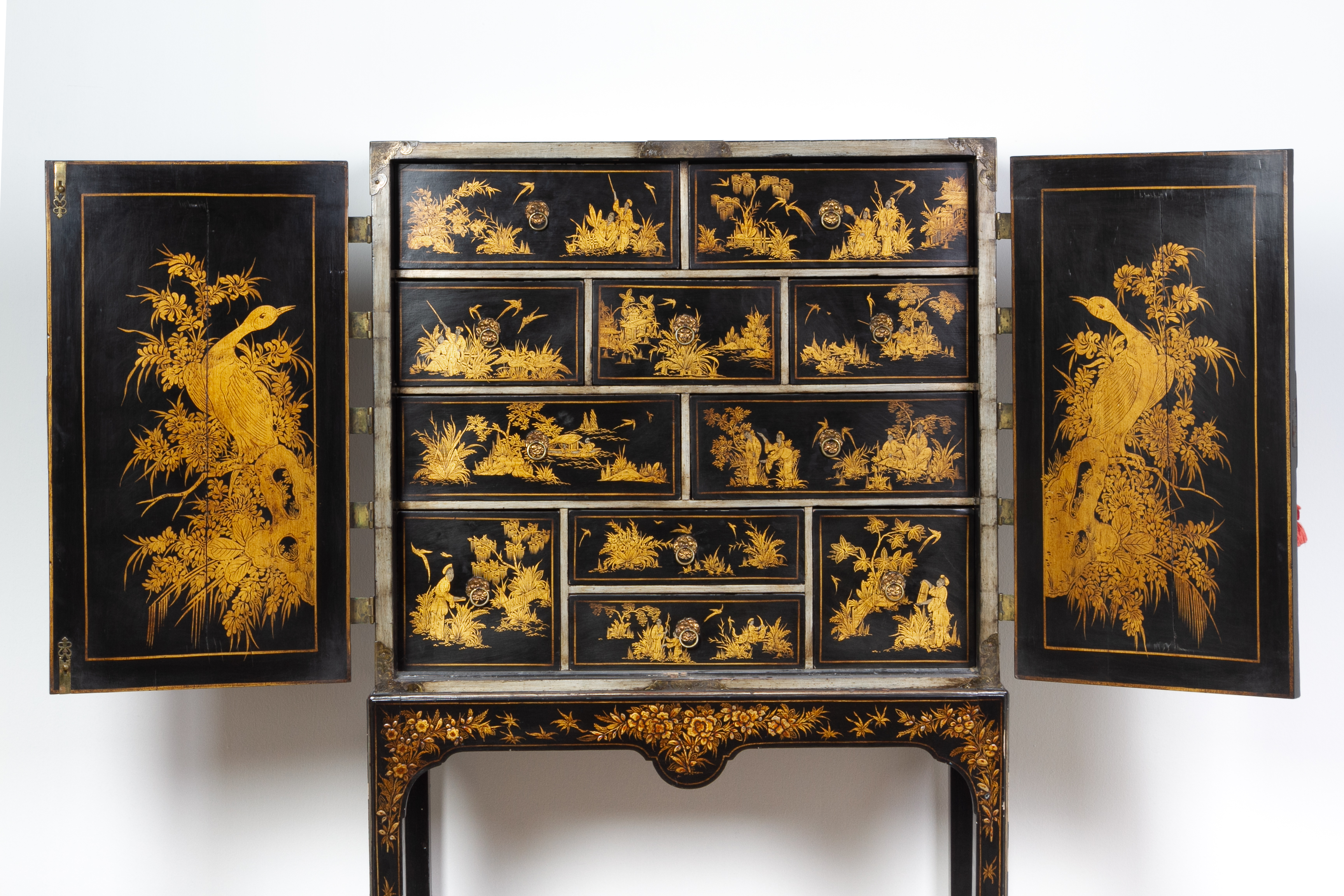 A BRASS MOUNTED BLACK JAPANNED CABINET ON STAND - Image 4 of 6