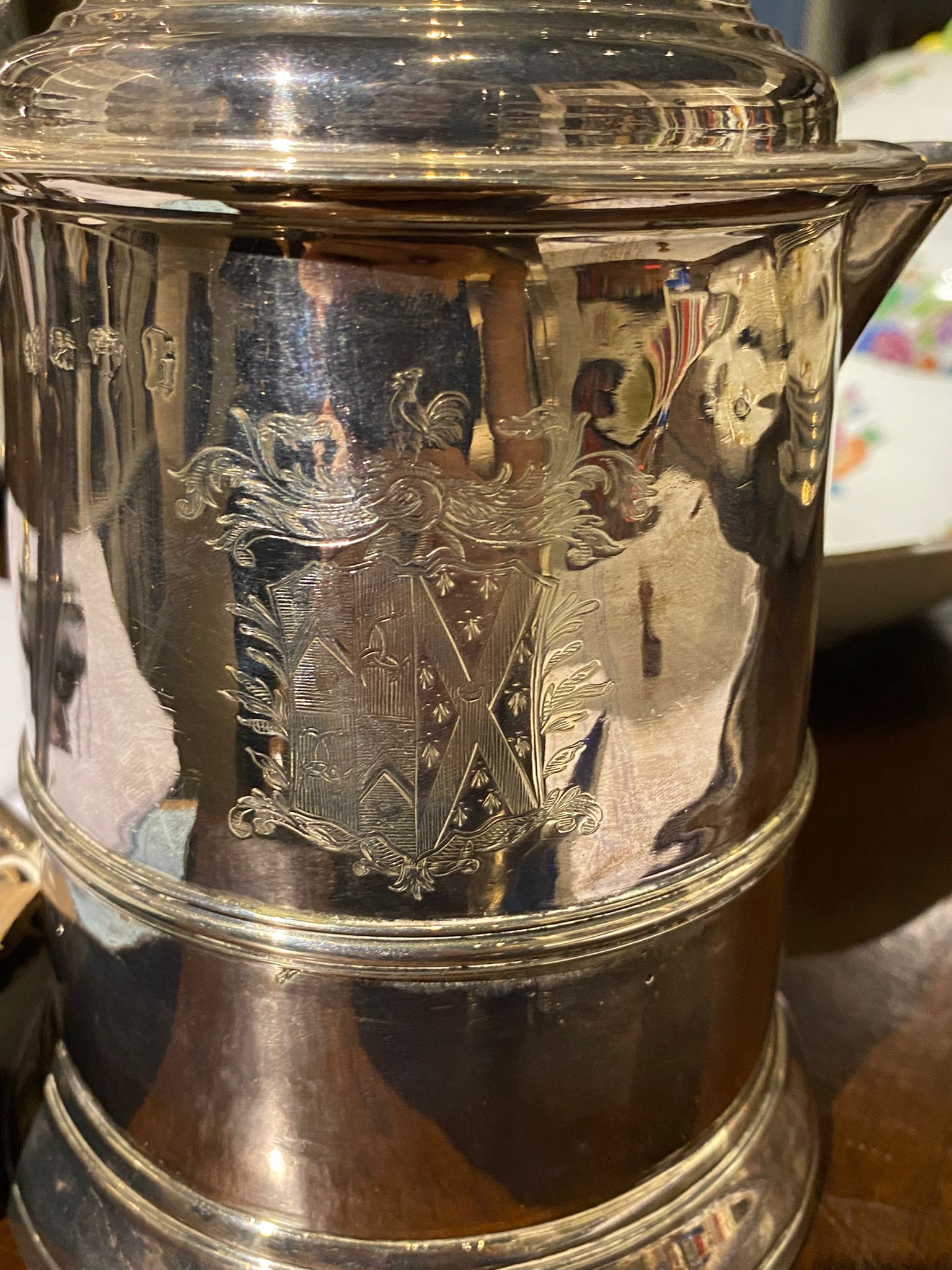 A GEORGE II SILVER TANKARD - Image 7 of 14