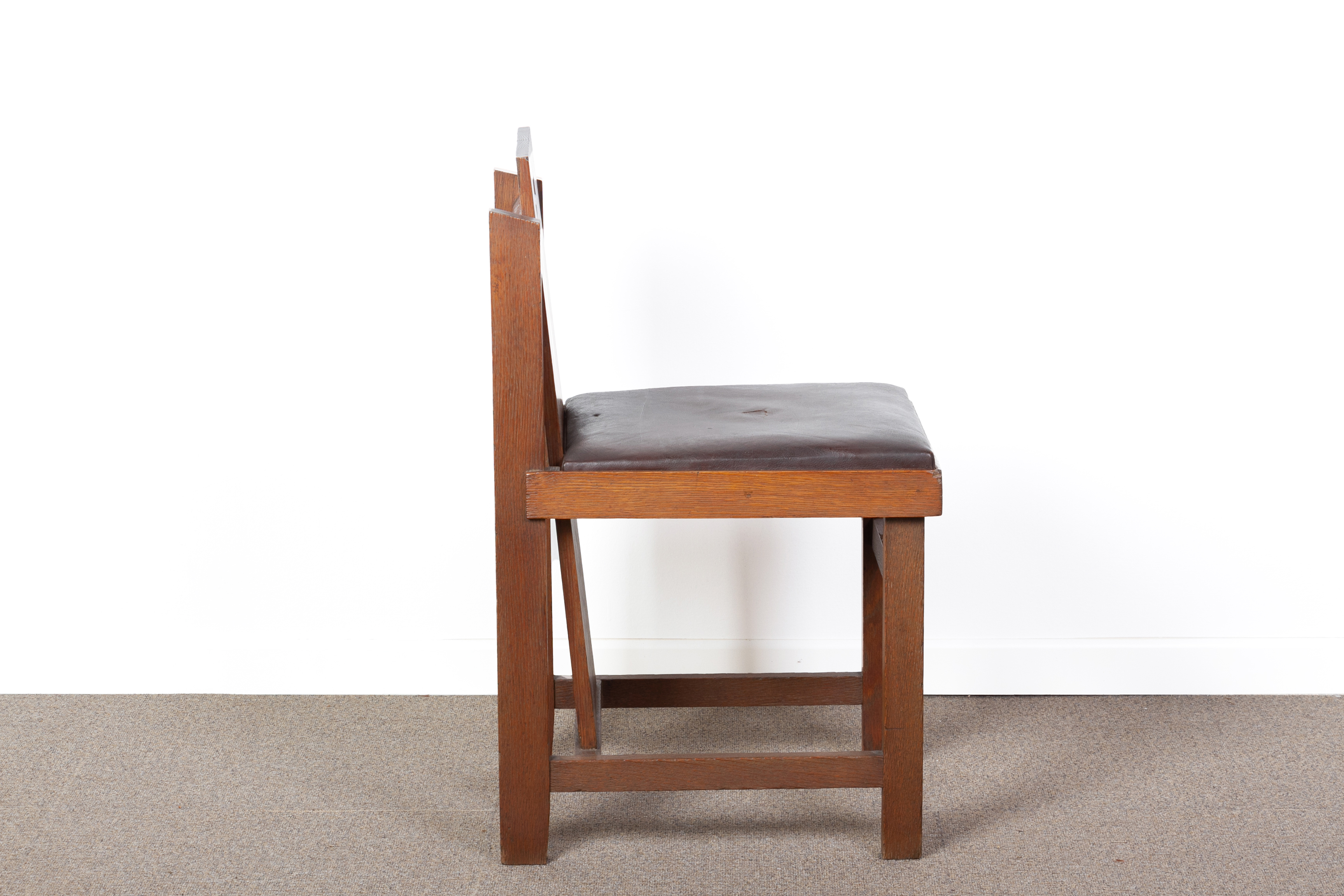 AN OAK SIDE CHAIR BY FRANK LLOYD WRIGHT (1867-1959) - Image 3 of 4