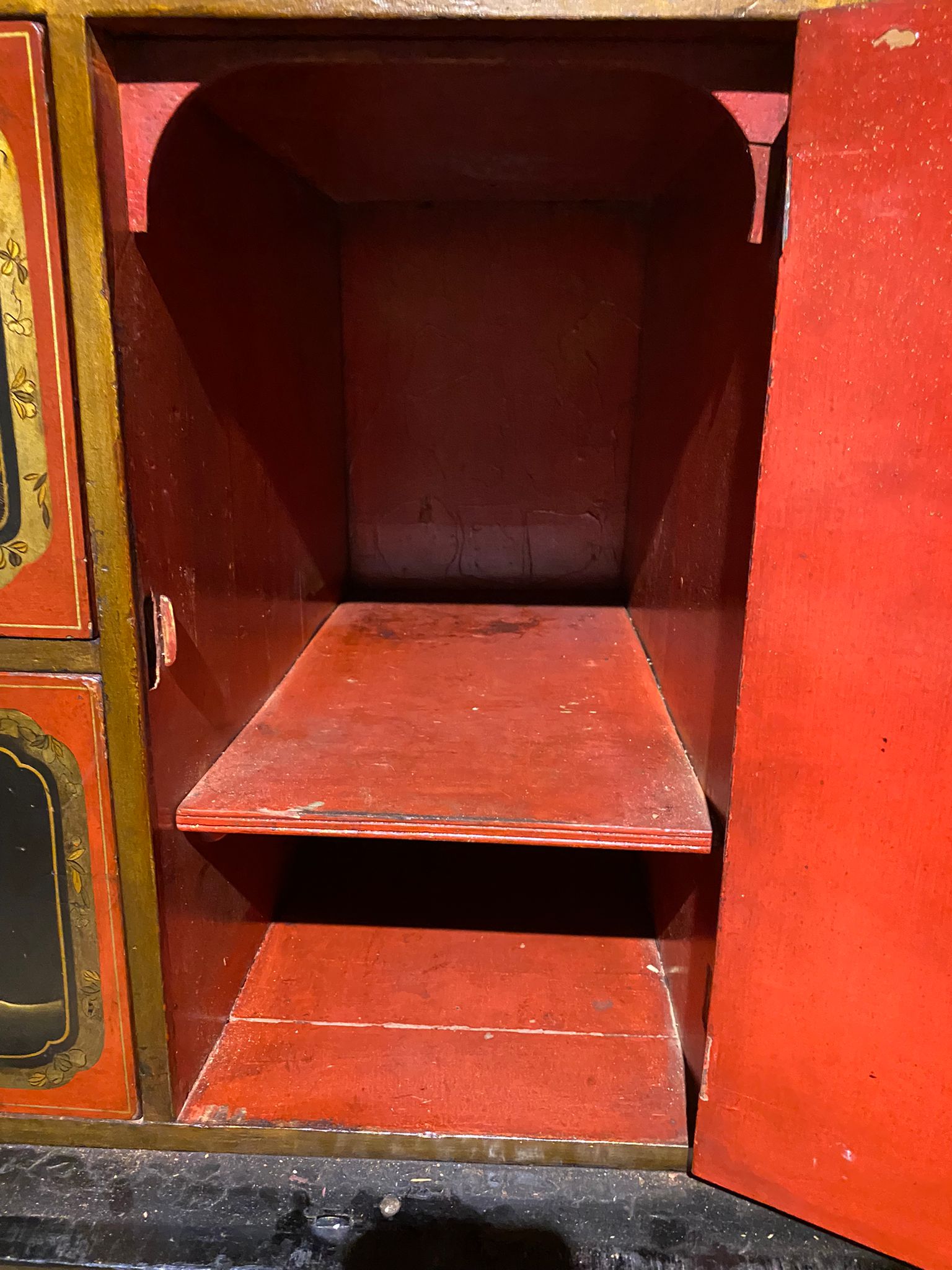 A BLACK LACQUER AND INLAID CABINET ON GILTWOOD STAND - Bild 16 aus 35