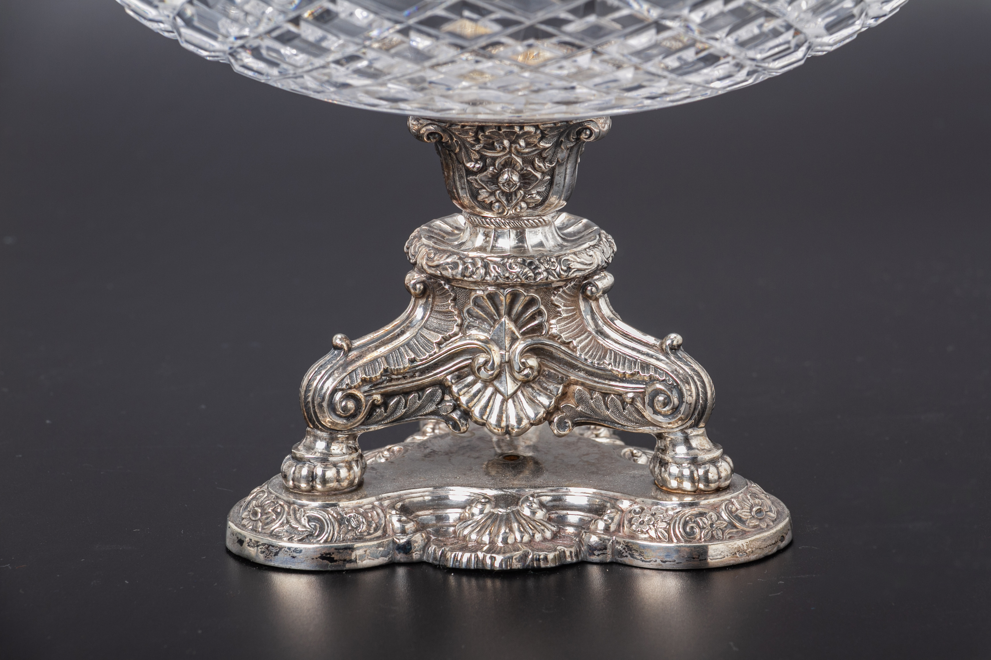 A SILVER AND CUT GLASS CENTREPIECE BOWL - Bild 2 aus 2