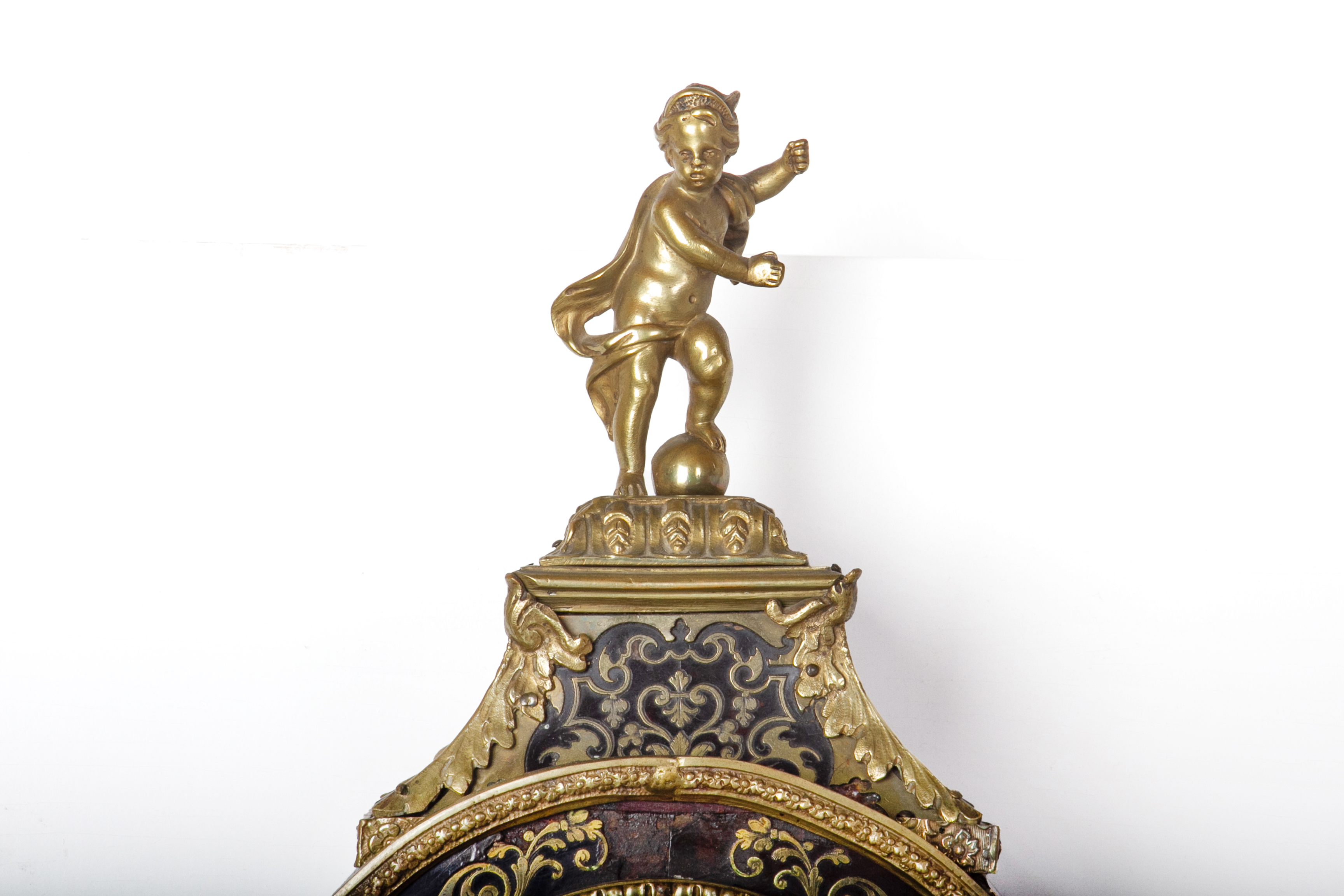 A LOUIS XV ORMOLU MOUNTED AND BRASS INLAID BRACKET CLOCK - Image 4 of 5