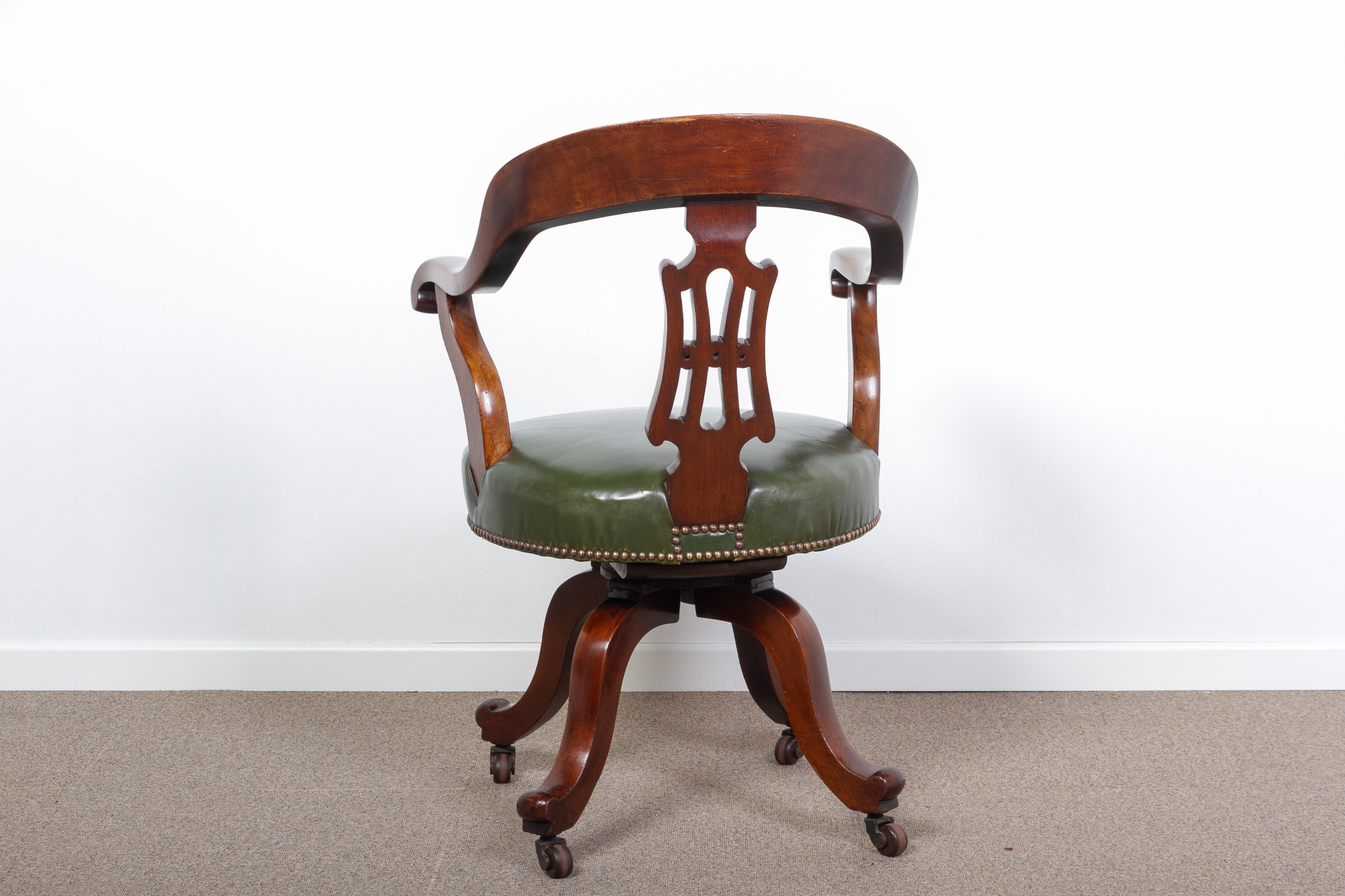 A LATE VICTORIAN MAHOGANY AND GREEN LEATHER DESK CHAIR - Image 3 of 3