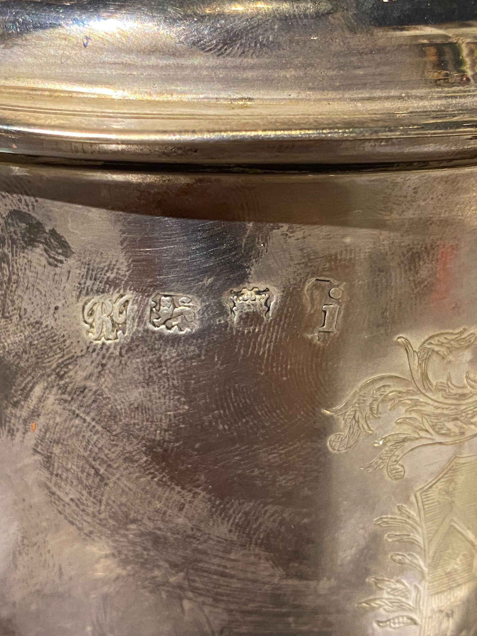 A GEORGE II SILVER TANKARD - Image 4 of 14