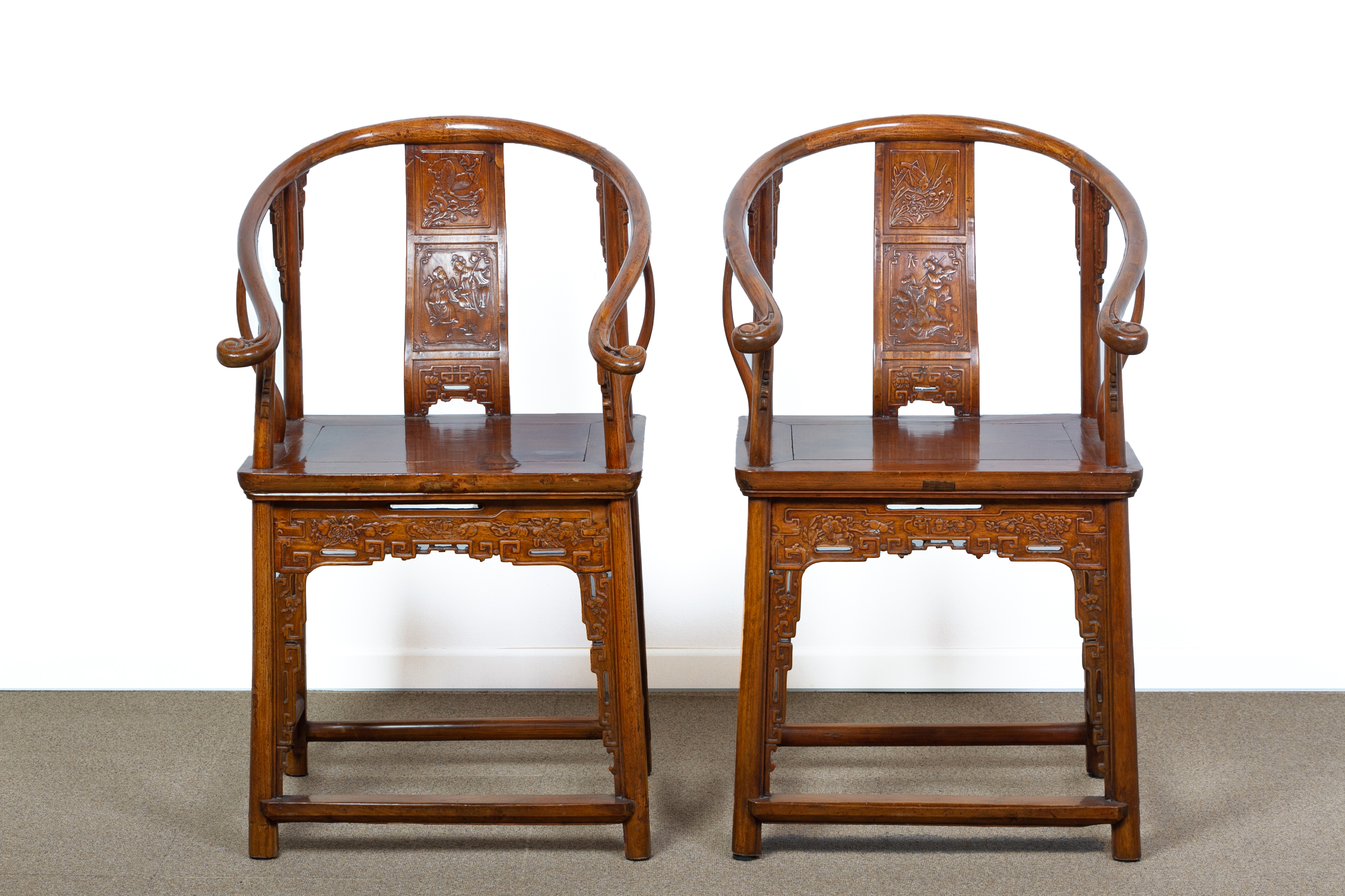 A PAIR OF CHINESE HORSESHOE-BACK ARMCHAIRS - Image 2 of 4