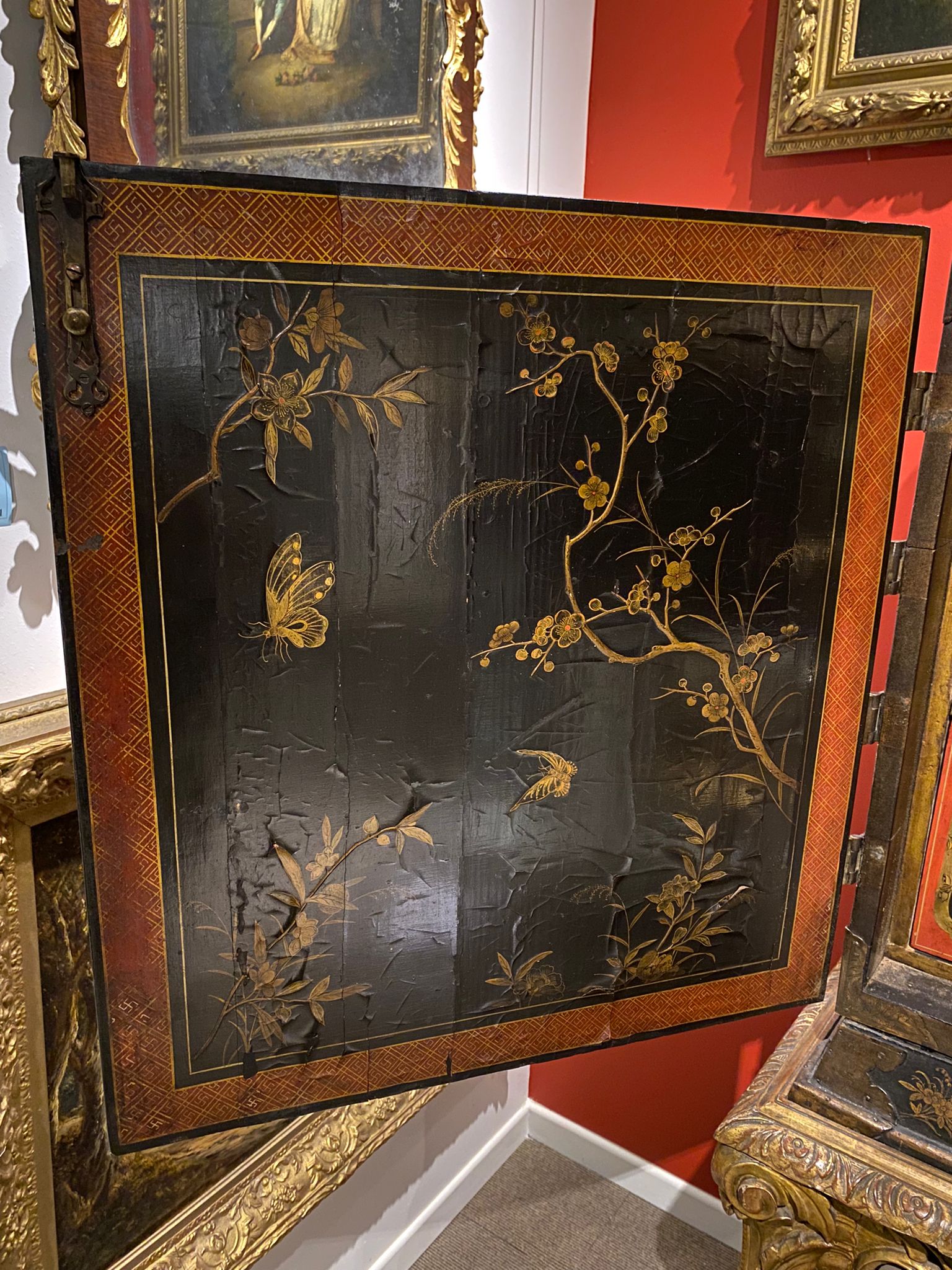 A BLACK LACQUER AND INLAID CABINET ON GILTWOOD STAND - Bild 26 aus 35