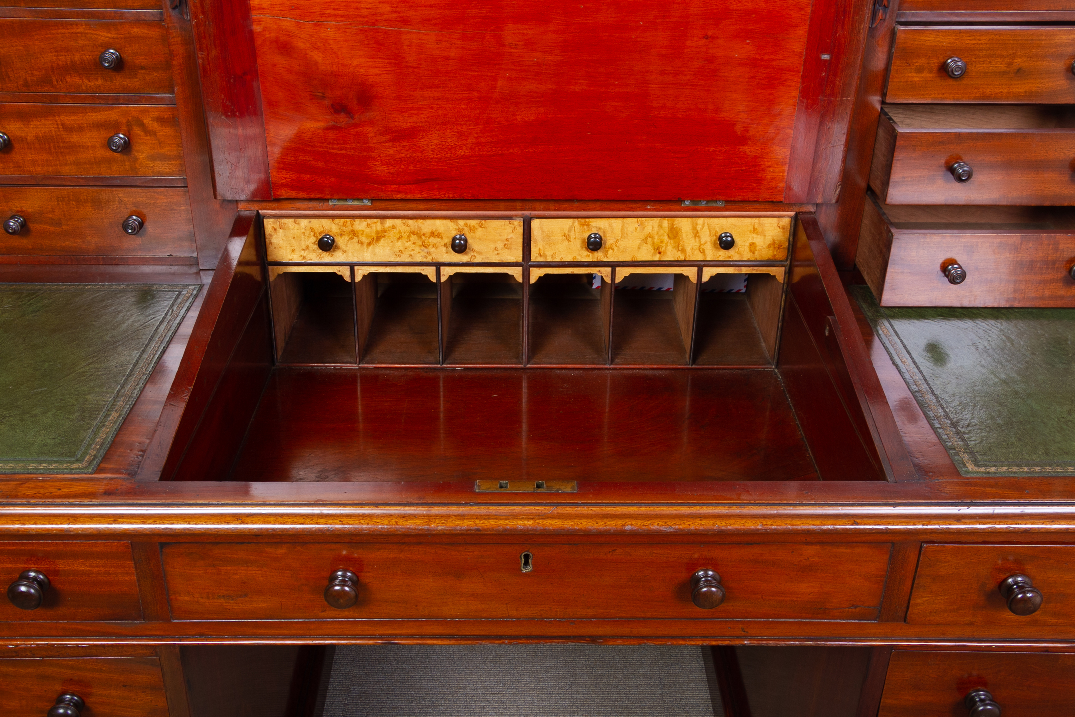 A VICTORIAN MAHOGANY ‘DICKENS’ TYPE TWIN PEDESTAL DESK - Image 3 of 4