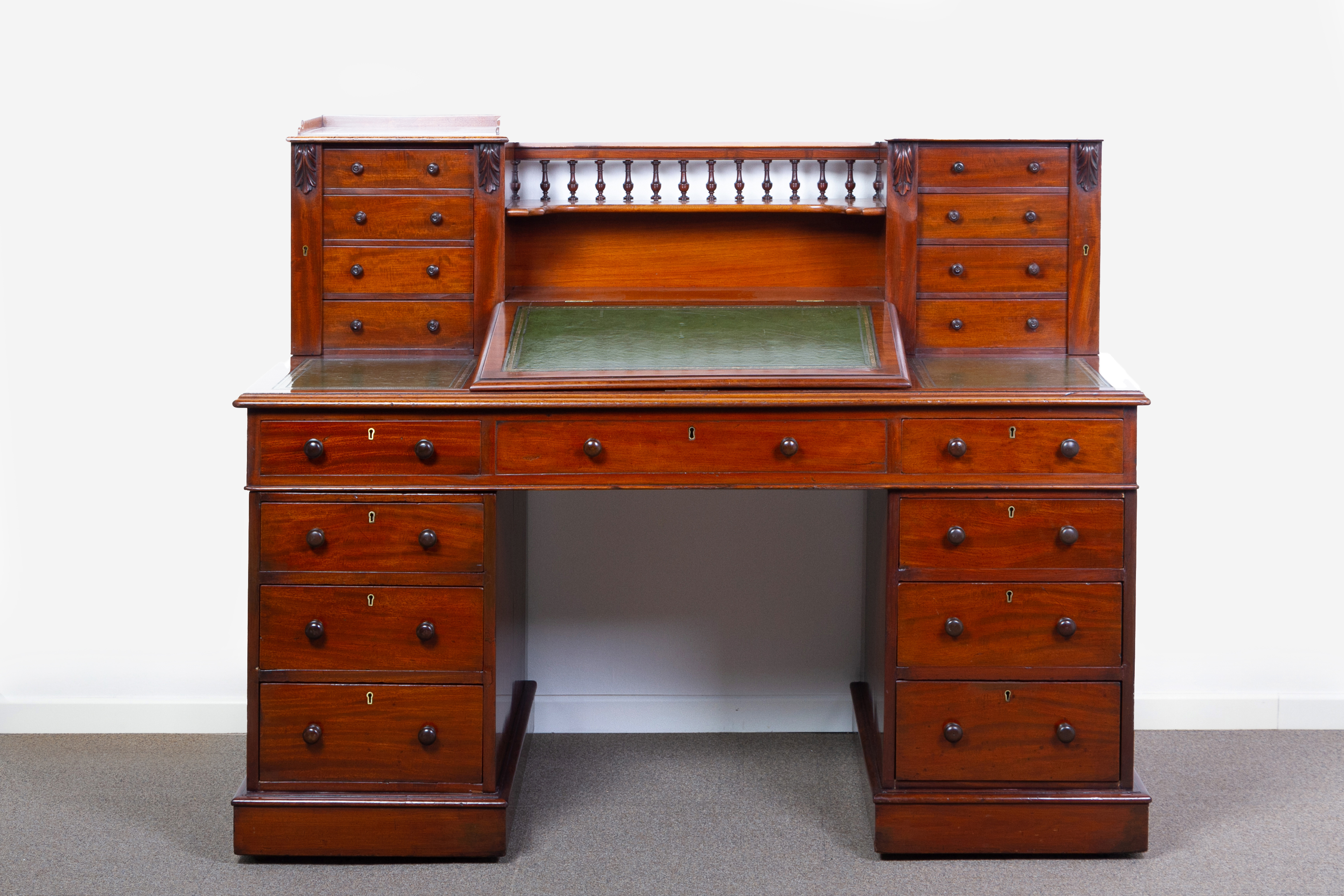 A VICTORIAN MAHOGANY ‘DICKENS’ TYPE TWIN PEDESTAL DESK