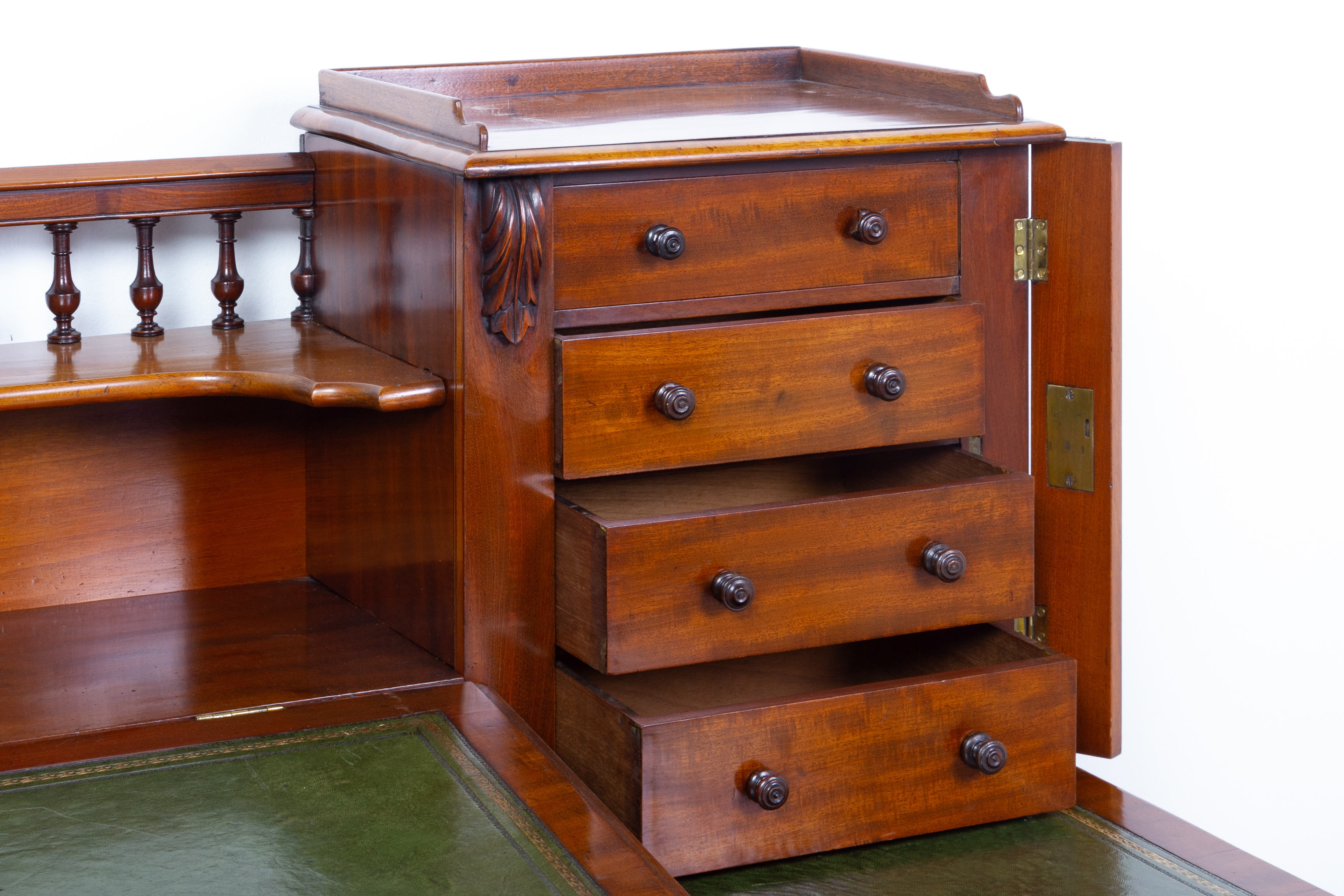 A VICTORIAN MAHOGANY ‘DICKENS’ TYPE TWIN PEDESTAL DESK - Image 2 of 4