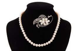 AN AKOYA CULTURED PEARL NECKLACE & BROOCH