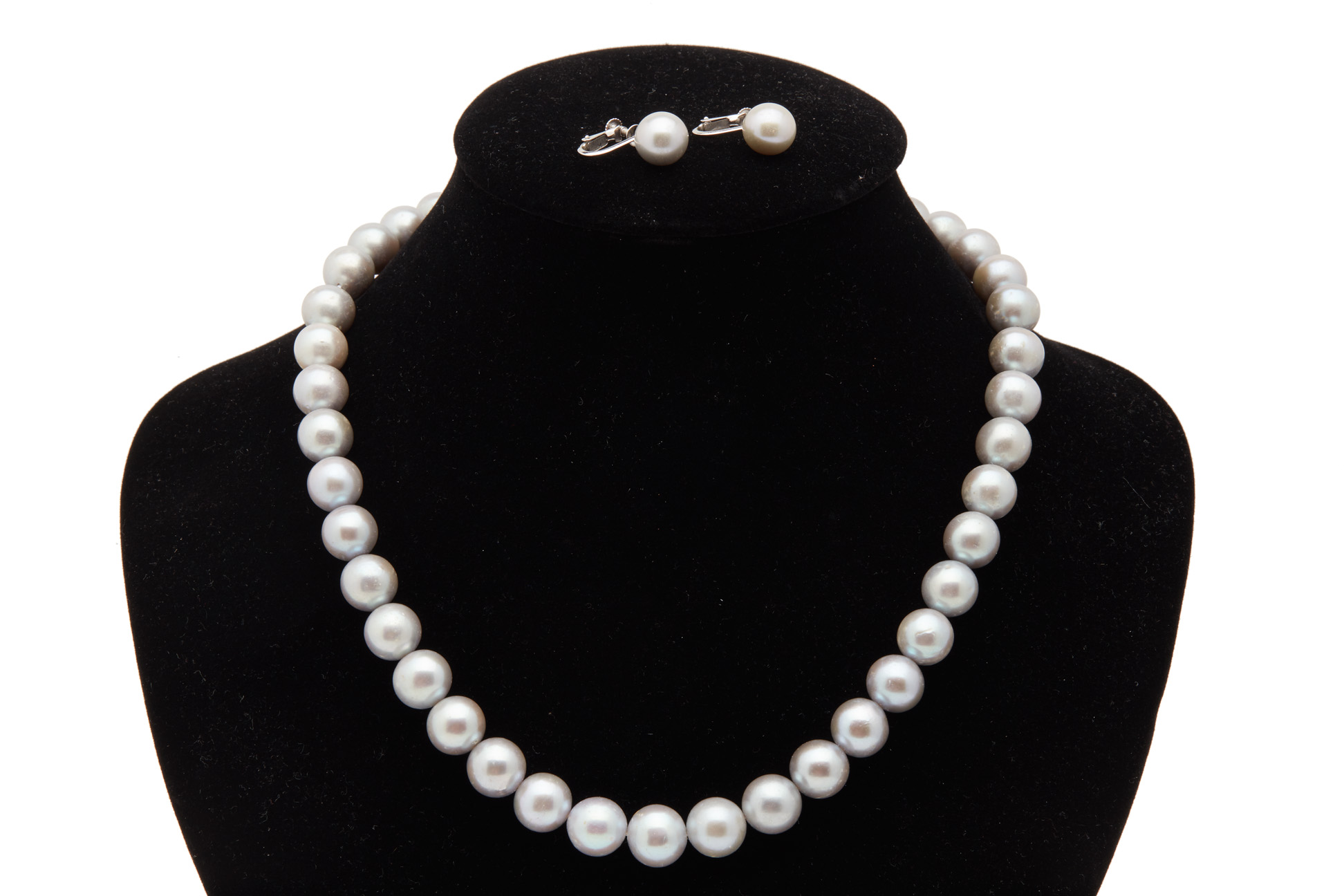 AN GREY AKOYA CULTURED PEARL NECKLACE & EARRINGS