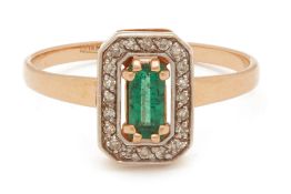 AN EMERALD RING AND PENDANT