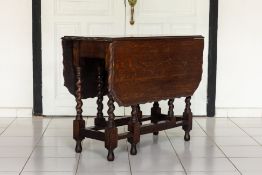 AN OAK GATELEG TABLE