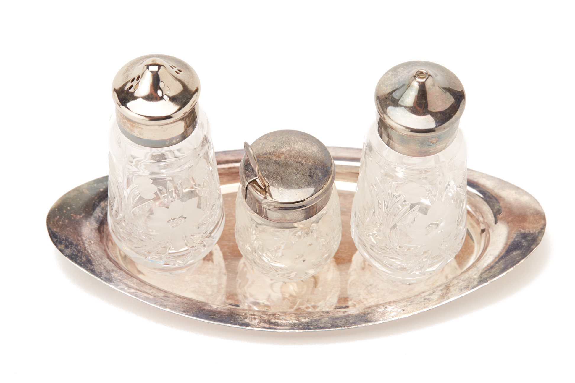 A SILVER PLATED THREE PIECE CONDIMENT SET WITH TRAY - Image 2 of 2
