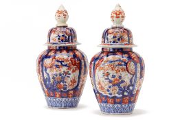 A PAIR OF JAPANESE IMARI PORCELAIN JARS AND COVERS