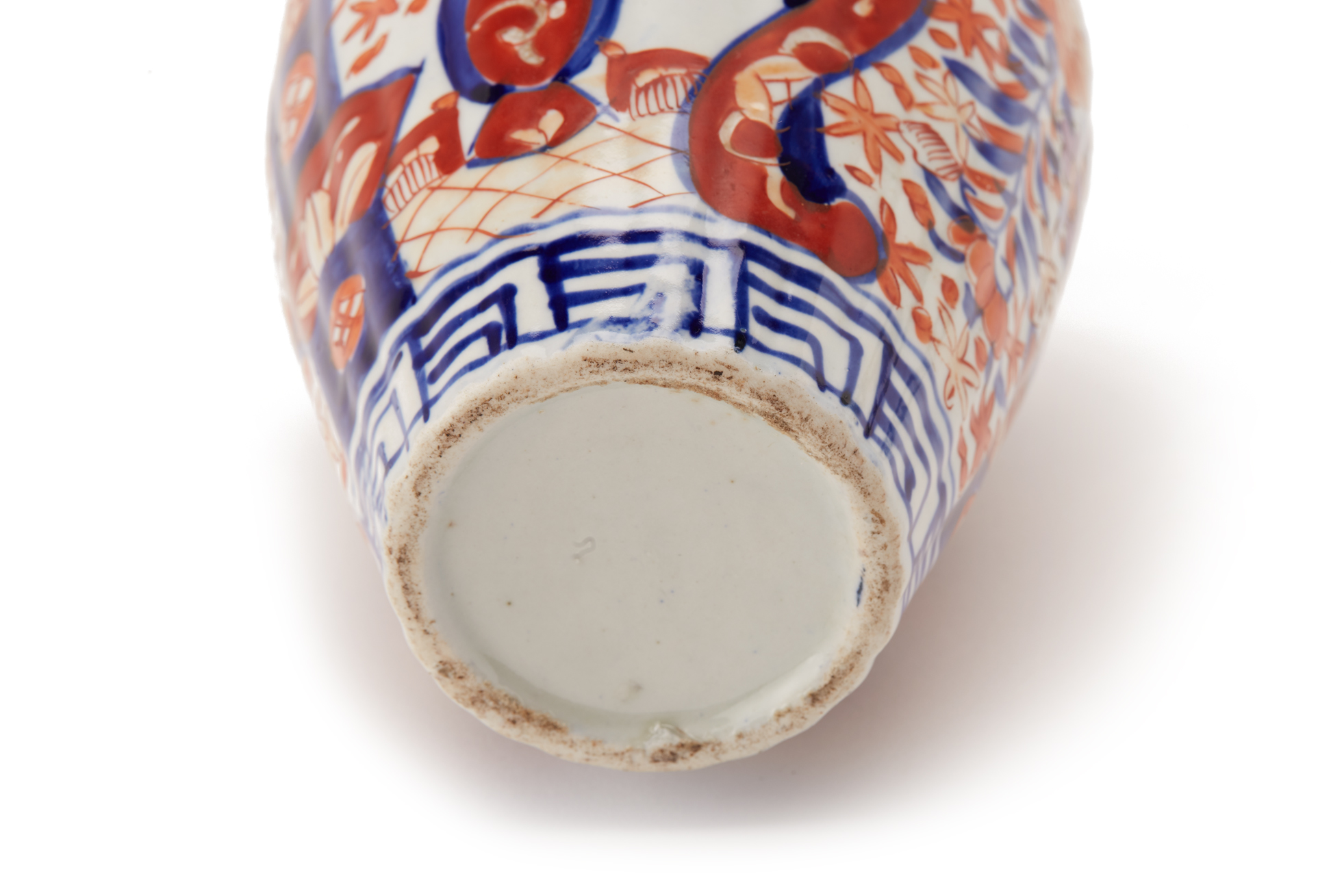 A PAIR OF JAPANESE IMARI VASES - Image 2 of 2