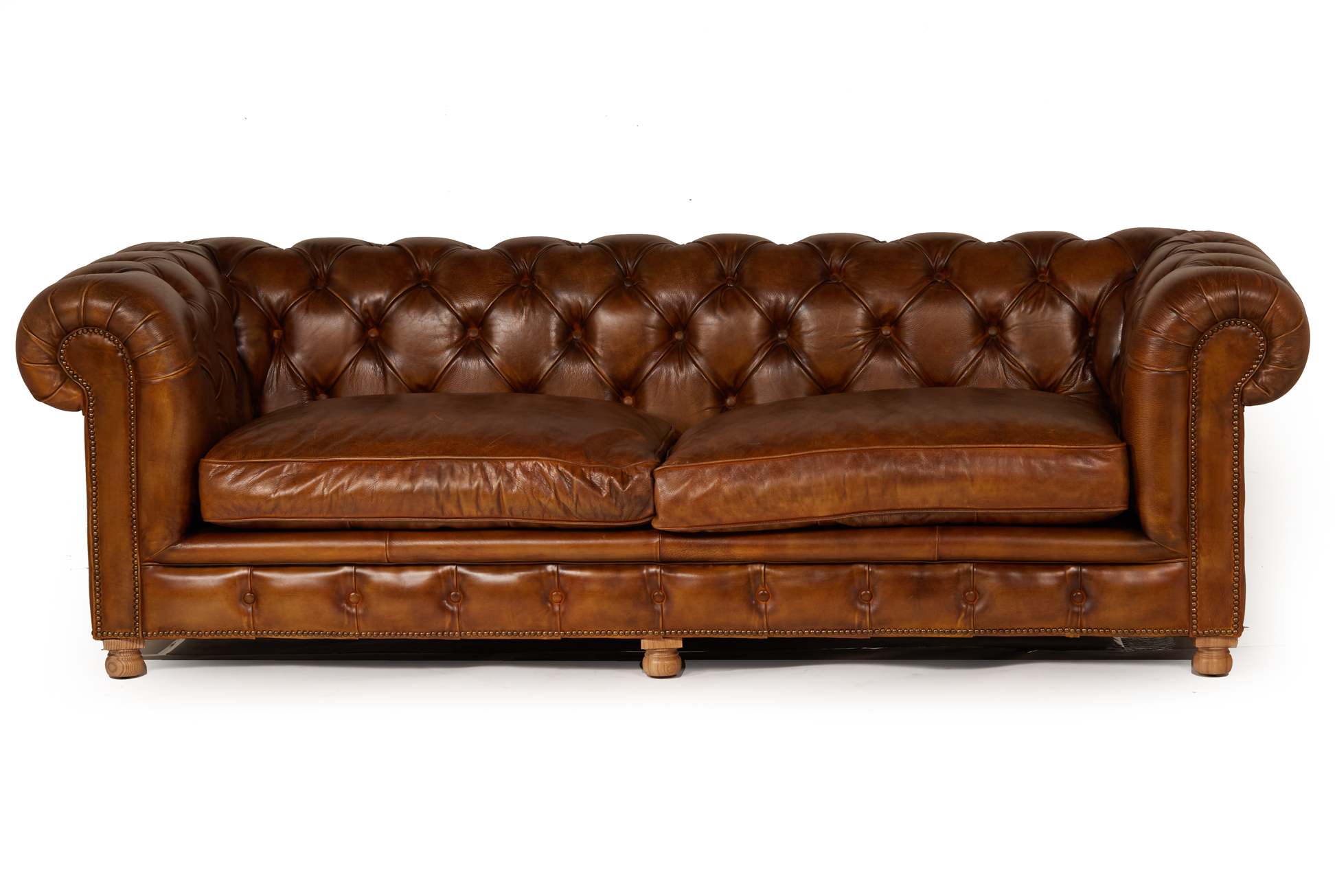 A TIMOTHY OULTON LEATHER CHESTERFIELD TYPE SOFA