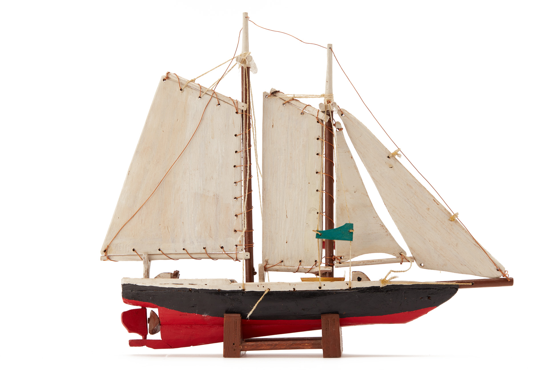 A RUSTIC HANDMADE WOODEN MODEL OF A SAILING BOAT - Image 2 of 2