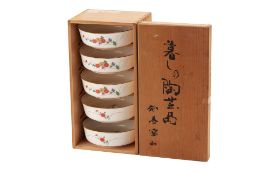 A SET OF JAPANESE CERAMIC BOWLS & BOXED TEA SET