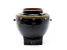 A BLACK LACQUERED VASE