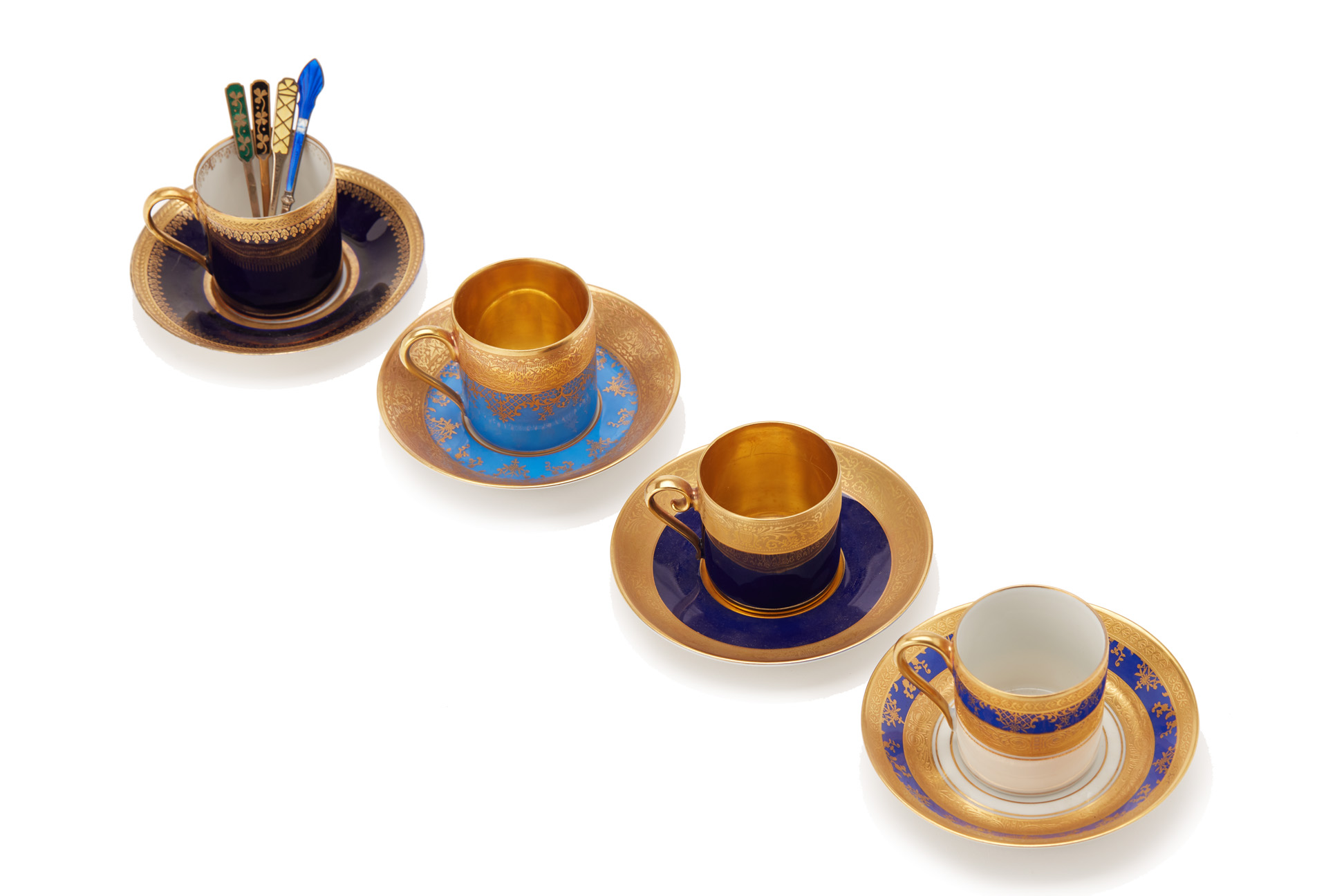 FOUR EUROPEAN PORCELAIN TEA CUPS AND SAUCERS - Image 3 of 6