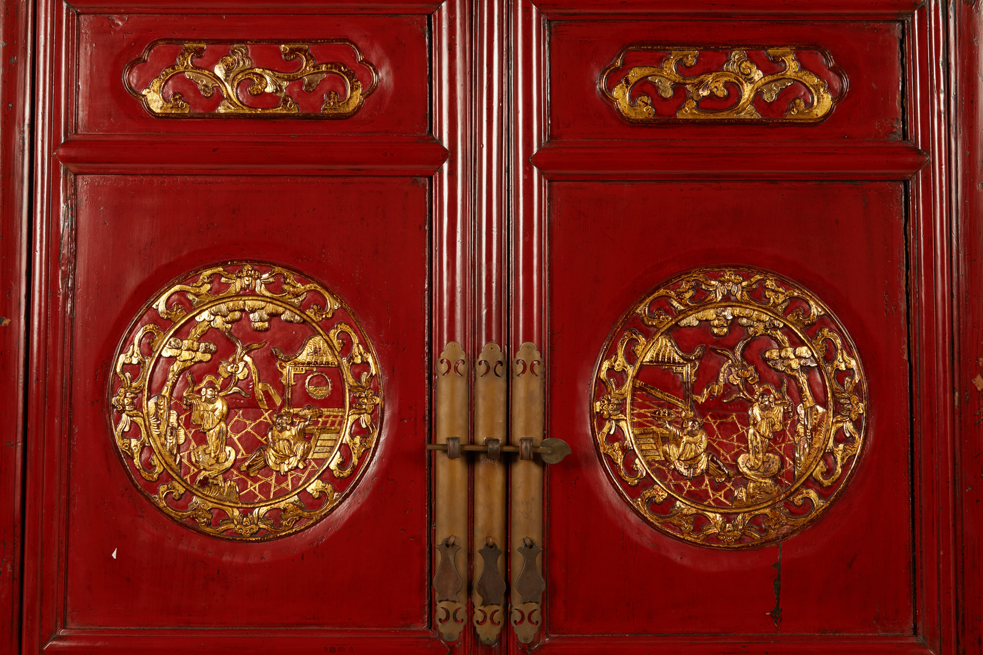 A CHINESE RED LACQUER CABINET - Image 2 of 3