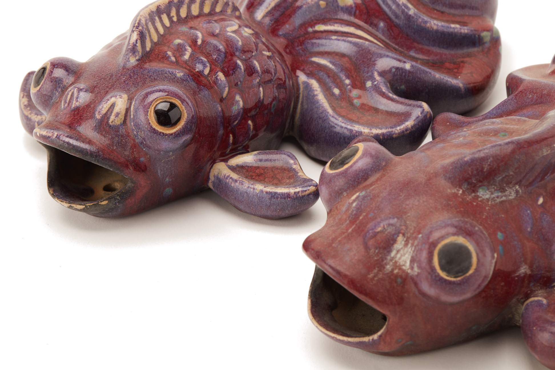 A PAIR OF CHINESE CERAMIC MODELS OF GOLDFISH - Image 2 of 2